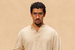 Bad Bunny — Debí Tirar Más Fotos: cuando el futuro del urbano pasa por mirar atrás debí tirar ma´s fotos