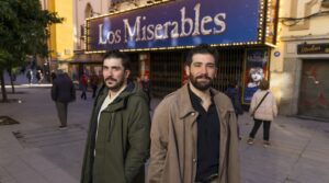 De Torrejón al cielo (de París): Los hermanos que se reparten el trono de 'Los Miserables' los miserables musical hermanos salzedo
