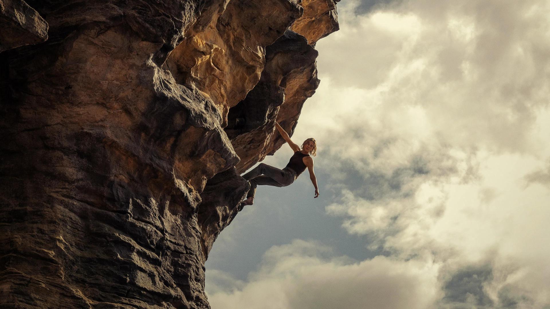 Charlize Theron contra Taron Egerton: Netflix pone fecha al infarto de altura con ‘Apex’