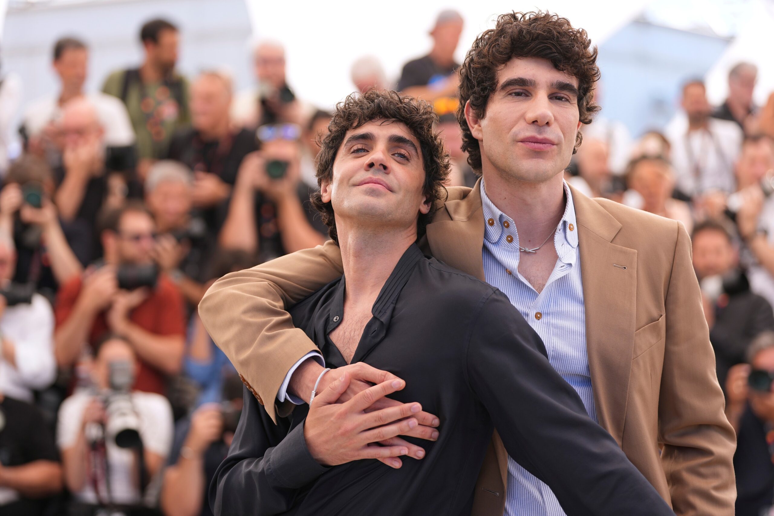 Los Javis conquistan el Festival de Cannes con el premio a la Mejor Dirección por ‘La bola negra’