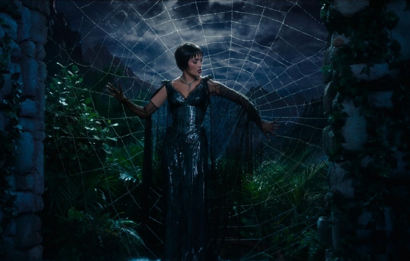 Jennifer Lopez deslumbra en un musical ambicioso pero partido en dos: ‘El beso de la Mujer Araña’