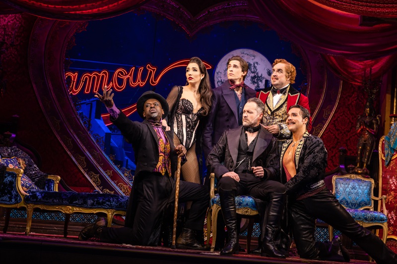 Brillo, pop y exceso: Por qué ‘Moulin Rouge! El Musical’ es el caos que Broadway necesitaba
