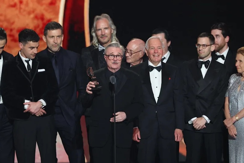 El triunfo imbatible de un clásico: Arthur Miller y la sátira televisiva conquistan los Premios Tony 2026