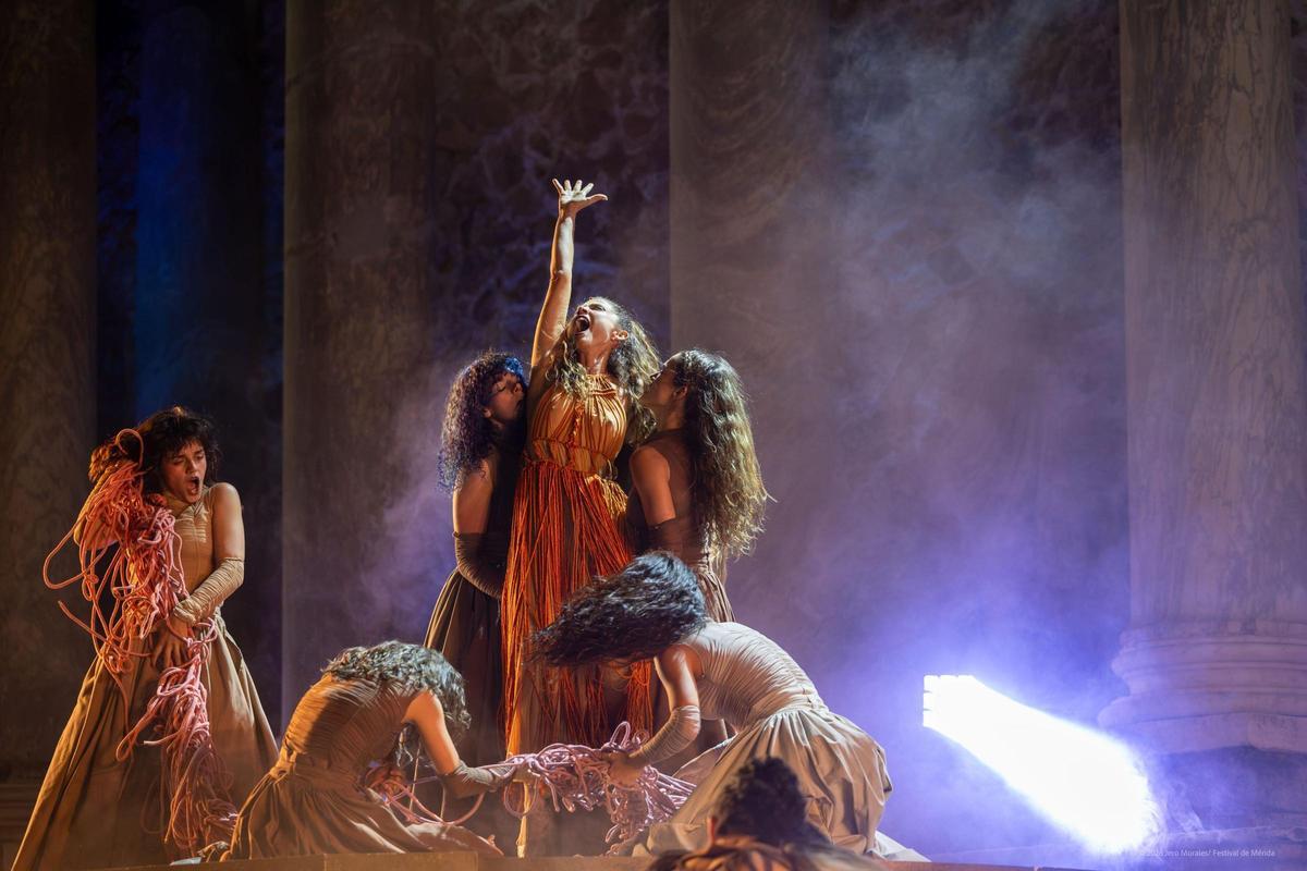 Chevi Muraday lleva su Bacanal al Festival de Mérida y el Teatro Romano responde