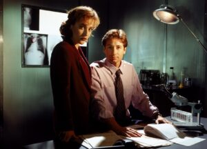 fox mulder and dana scully the x-files 2026 evergreen chris carter david duchovny gillian anderson expediente x disney+ 00