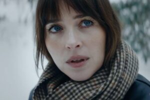 verity_2026_la-sombra-de-un-engaño_michael-showalter_anne-hathaway_dakota-johnson_josh-hartnett_07