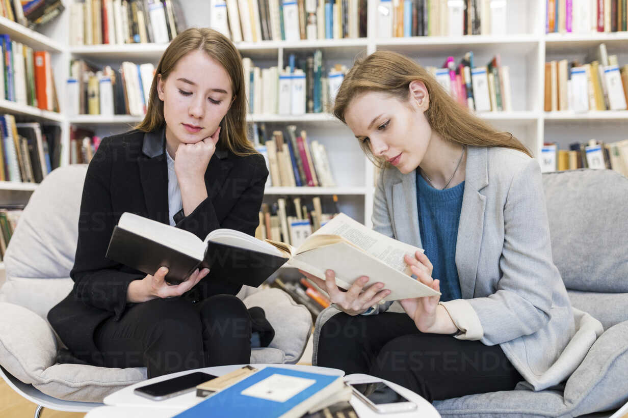Salvat lanza la colección ‘Amor, chicas y otras historias’: Libros de lujo en quioscos