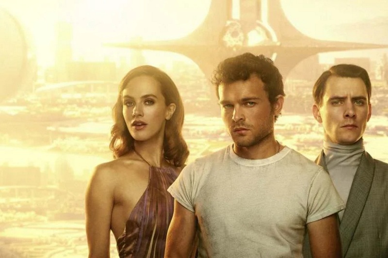 ‘Un mundo feliz’ (Peacock, 2020): Harry Lloyd salva lo que Alden Ehrenreich no termina de sostener